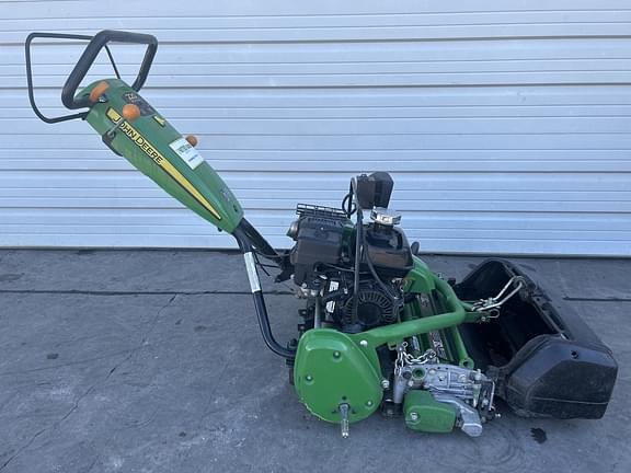 Image of John Deere 220 E-Cut equipment image 3