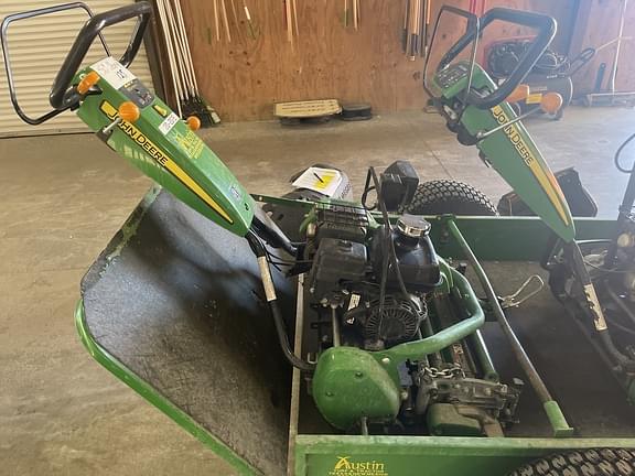 Image of John Deere 220 E-Cut equipment image 4