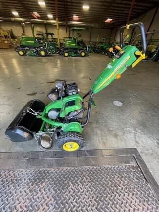 Image of John Deere 220 E-Cut equipment image 2