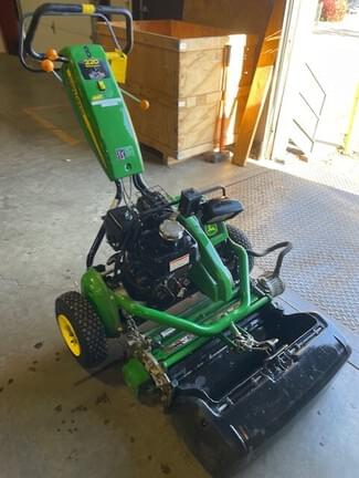 Image of John Deere 220 E-Cut equipment image 1