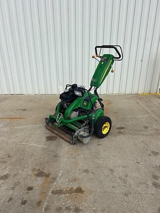 Image of John Deere 220 E-Cut equipment image 4