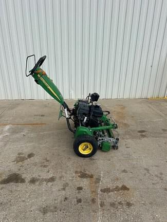 Image of John Deere 220 E-Cut equipment image 1