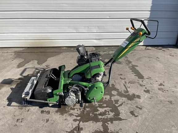 Image of John Deere 220 E-Cut Primary image