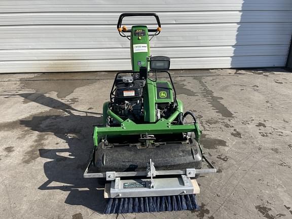 Image of John Deere 220 E-Cut equipment image 3