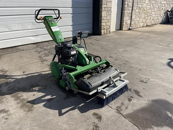 Image of John Deere 220 E-Cut equipment image 2