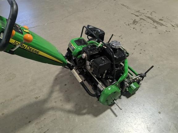 Image of John Deere 220 E-Cut equipment image 3