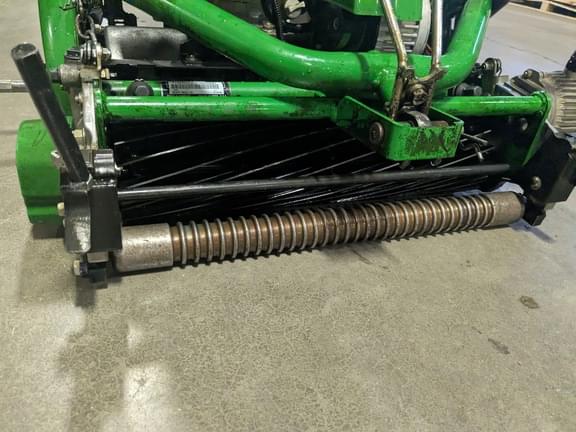 Image of John Deere 220 E-Cut equipment image 4