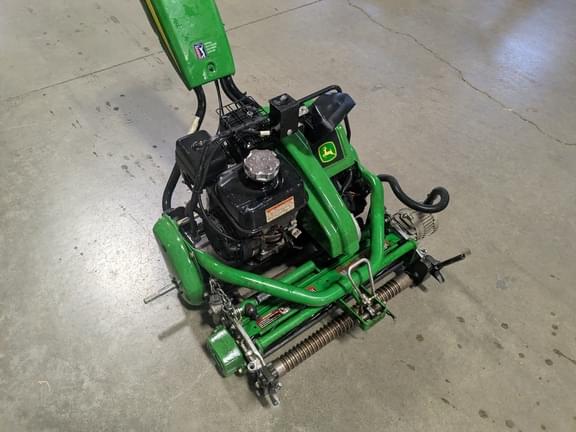 Image of John Deere 220 E-Cut Primary image