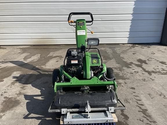 Image of John Deere 220 E-Cut equipment image 3