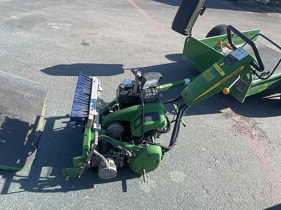 Image of John Deere 220 E-Cut Primary image