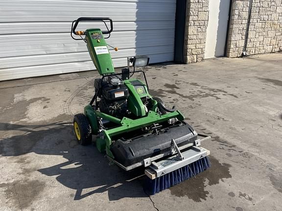 Image of John Deere 220 E-Cut equipment image 2