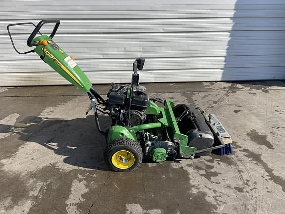 Image of John Deere 220 E-Cut equipment image 1