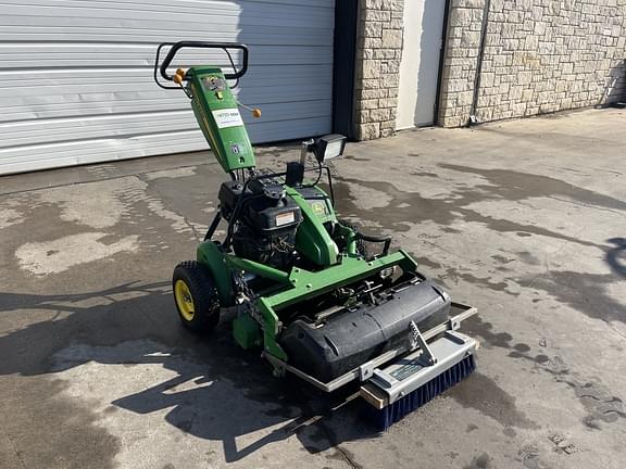 Image of John Deere 220 E-Cut equipment image 2