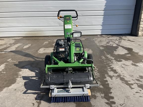 Image of John Deere 220 E-Cut equipment image 3