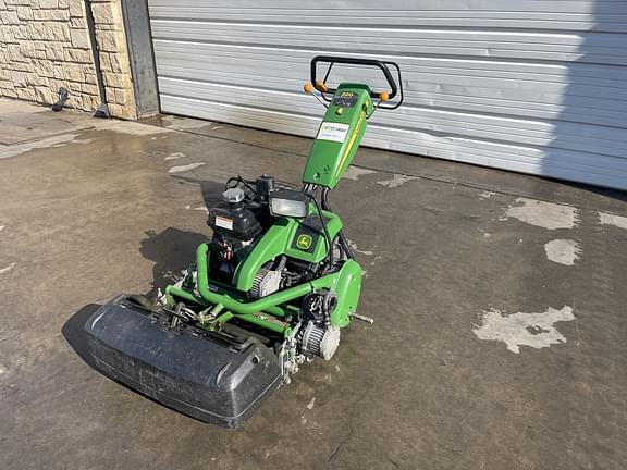 Image of John Deere 220 E-Cut equipment image 4