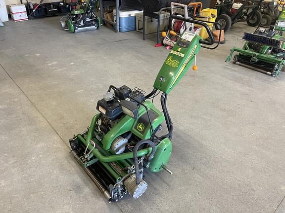 Image of John Deere 220 E-Cut equipment image 1