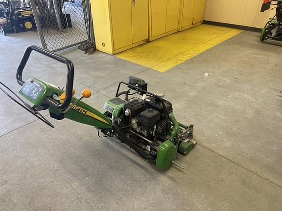 Image of John Deere 220 E-Cut equipment image 4