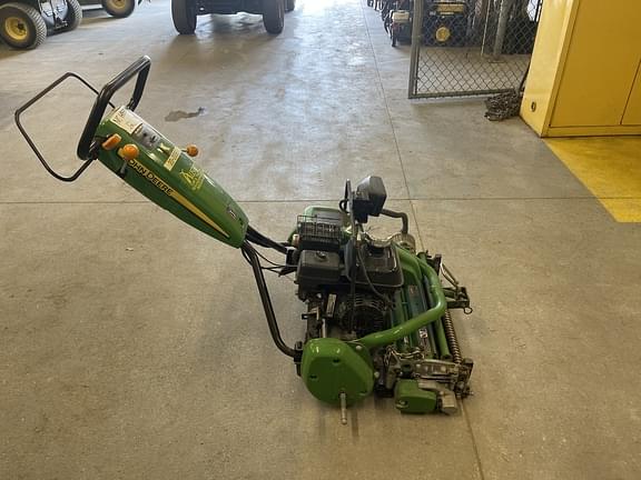 Image of John Deere 220 E-Cut equipment image 3