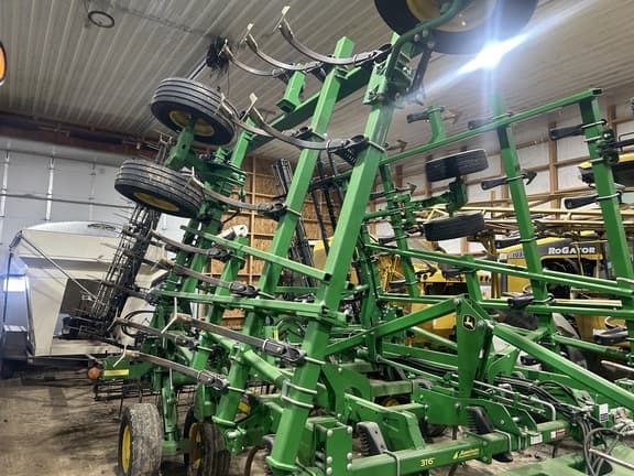 Image of John Deere 2230LL equipment image 2