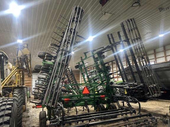 Image of John Deere 2230LL equipment image 4