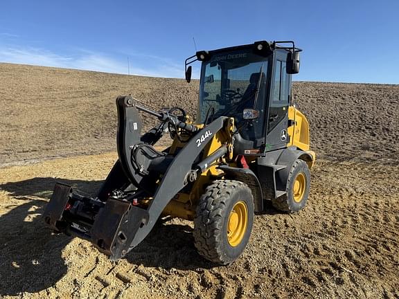 Image of John Deere 244L Primary image