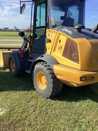 Image of John Deere 244L equipment image 3