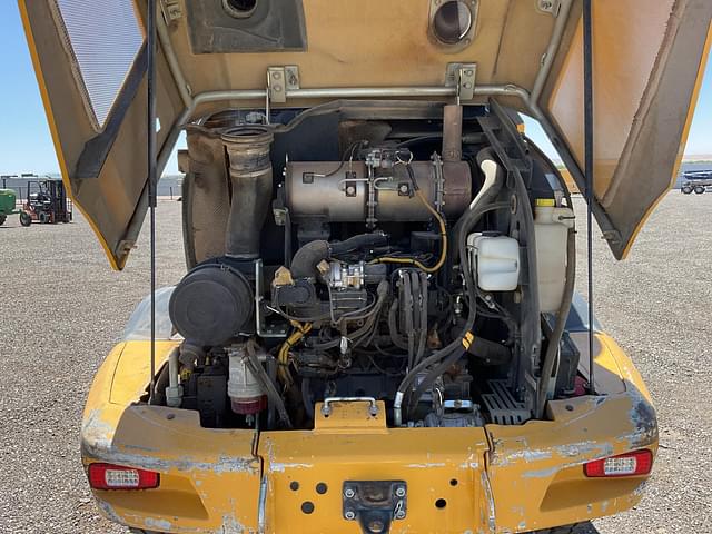 Image of John Deere 244L equipment image 4