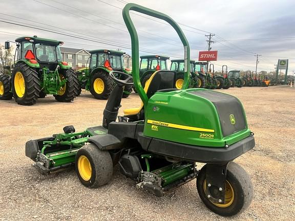 Image of John Deere 2500B equipment image 2