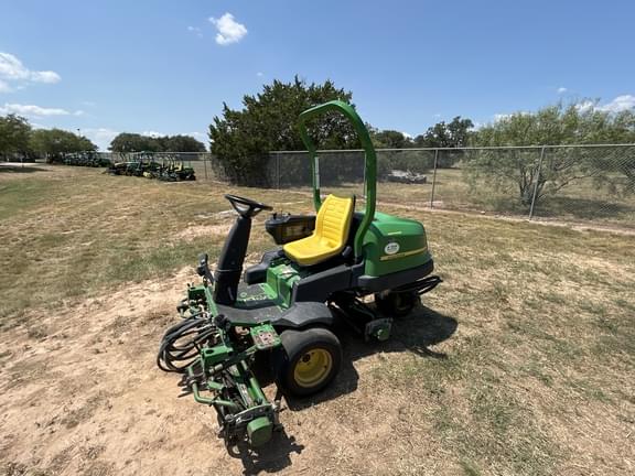 Image of John Deere 2500B equipment image 4