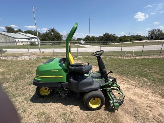 Image of John Deere 2500B equipment image 2
