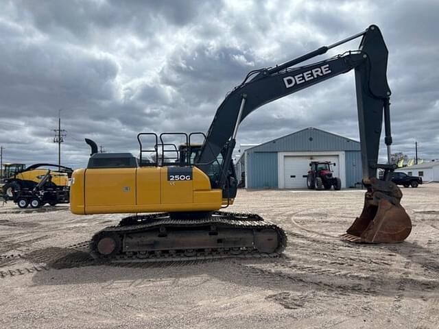 Image of John Deere 250G equipment image 3