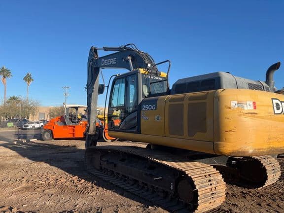 Image of John Deere 250G LC equipment image 2