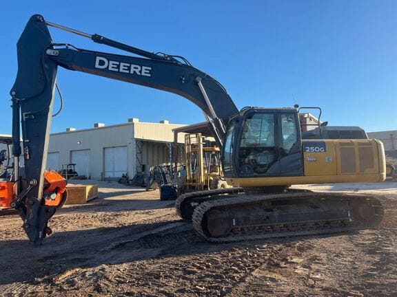 2020 John Deere 250G LC Equipment Image0