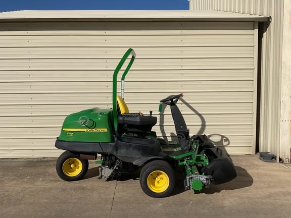 Image of John Deere 2550 equipment image 1