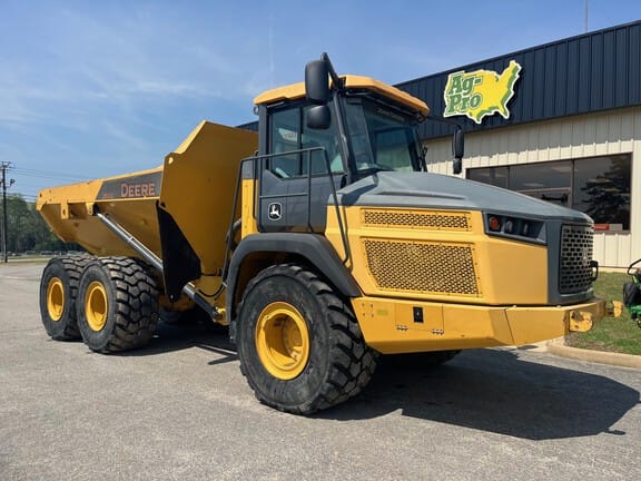 2020 John Deere 260E Equipment Image0