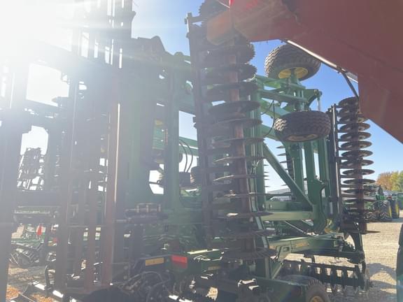 Image of John Deere 2660VT equipment image 3