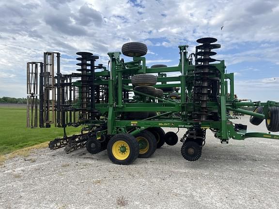 Image of John Deere 2660VT equipment image 1