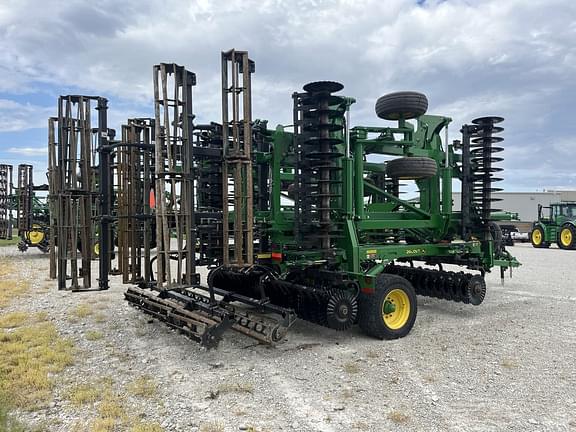 Image of John Deere 2660VT equipment image 4