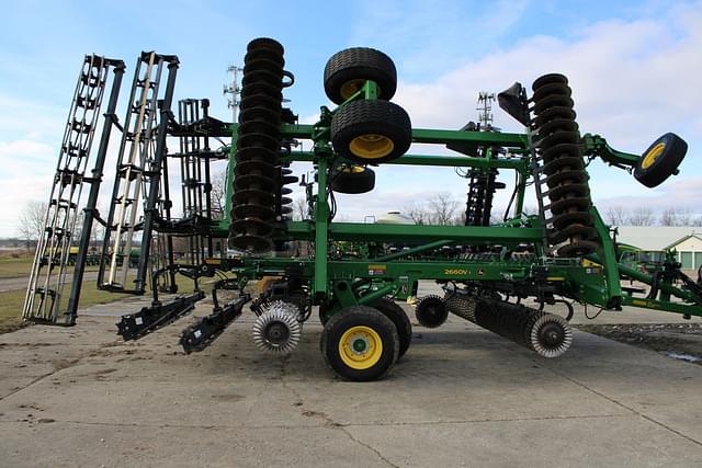 Image of John Deere 2660VT equipment image 4