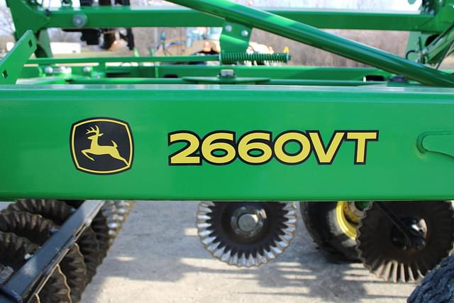 Image of John Deere 2660VT equipment image 1