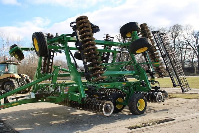 Image of John Deere 2660VT equipment image 2