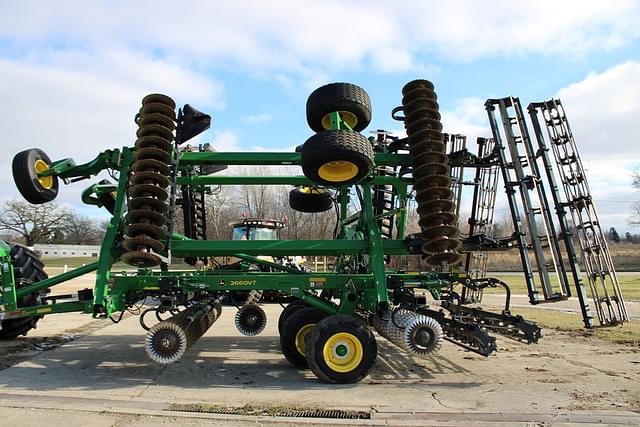 Image of John Deere 2660VT equipment image 3