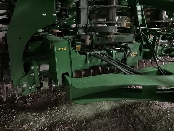 Image of John Deere 2660VT equipment image 2