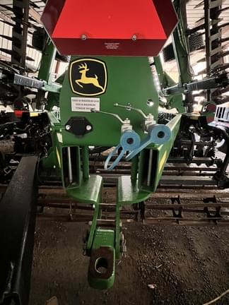 Image of John Deere 2660VT equipment image 2