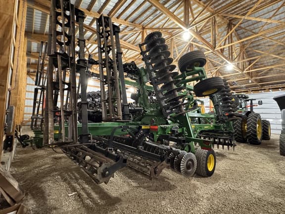 Image of John Deere 2660VT equipment image 4