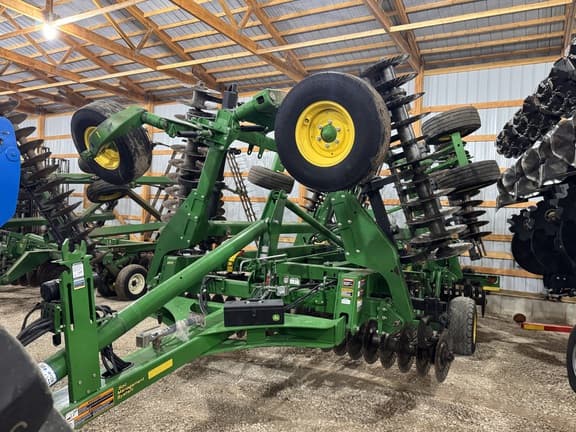 Image of John Deere 2660VT equipment image 1