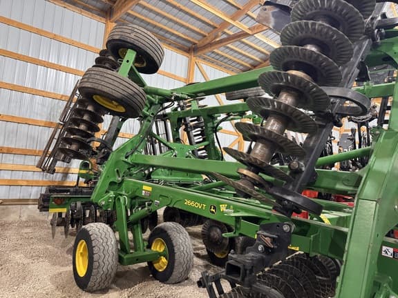 Image of John Deere 2660VT equipment image 3