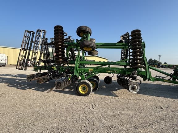 Image of John Deere 2660VT equipment image 3