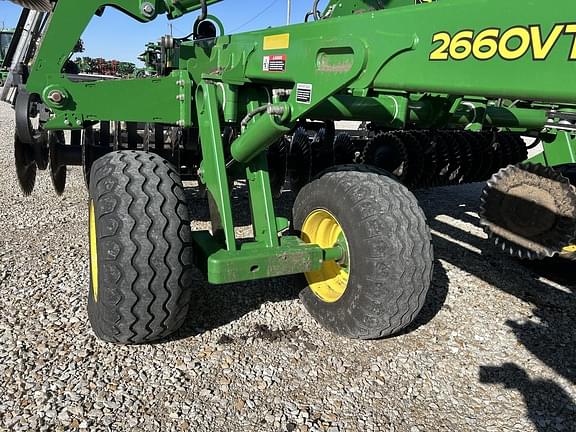 Image of John Deere 2660VT equipment image 3