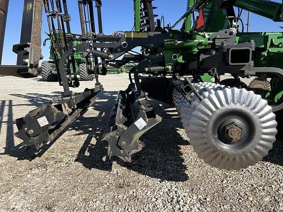 Image of John Deere 2660VT equipment image 1